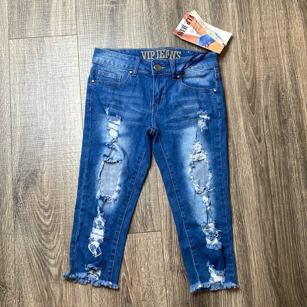 NWT VIP highly distressed capris mid-rise raw hem, size 3/4
